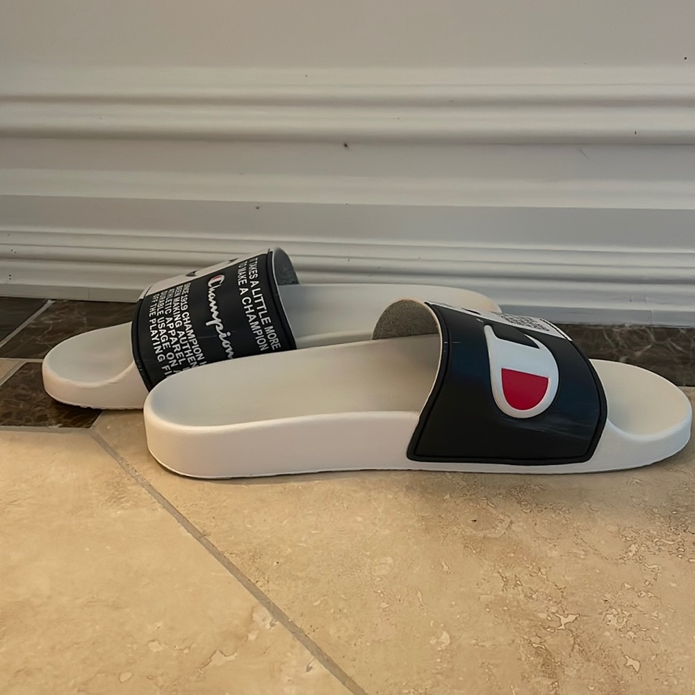 Champion unisex slides! men’s 8/women’s 9.5